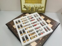 Фигуры из полистоуна (на выбор) с доской-ларцом Венге
