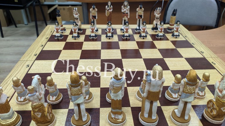 Шахматы подарочные из полистоуна большие "Древний Египет" в комплекте с деревянной складной доской