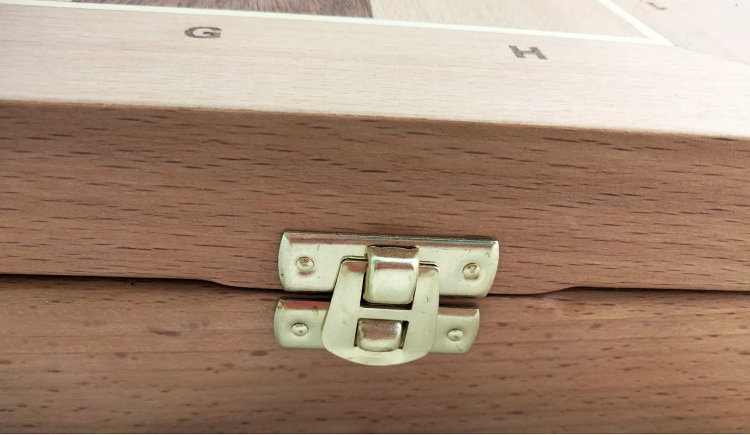 Доска-ларец цельная деревянная "Модерн" (50x50 см) из бука